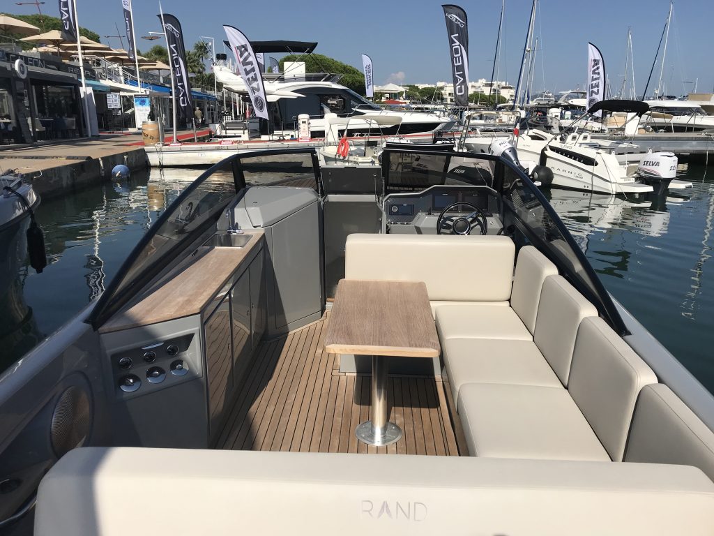 Rand Leisure 28 Modern Boat (2)