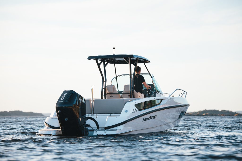 E805-T-Top-22-28904148-Photo_Patrik_Westli